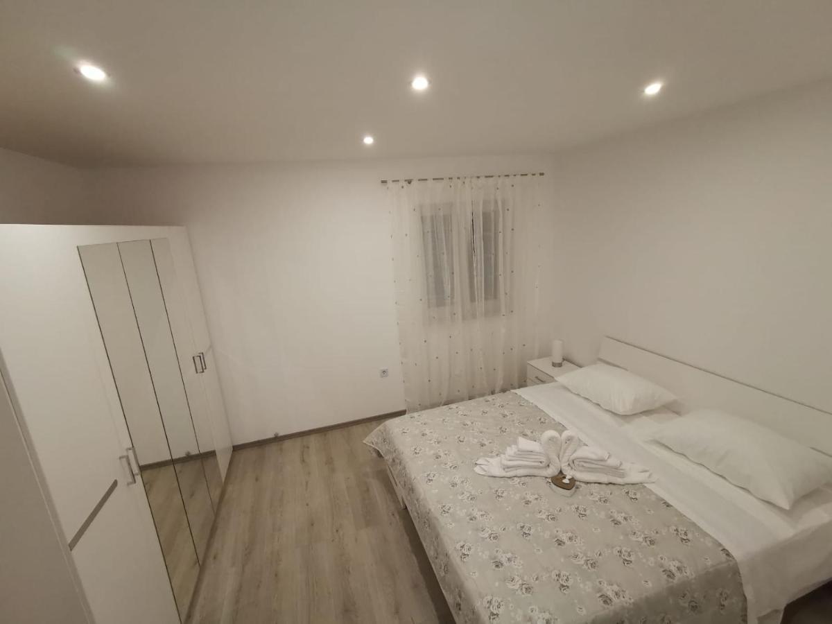 Apartmani Pina 2 Kaštela المظهر الخارجي الصورة
